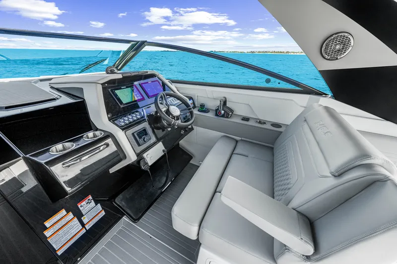 Slide: The Image of Cruisers 34 GLS Outboard 2027 - 31