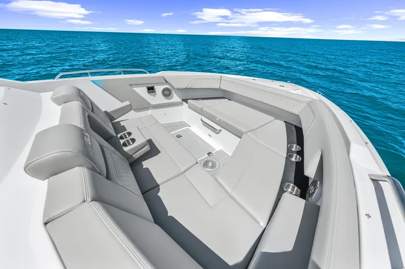 Slide: The Image of Cruisers 34 GLS Outboard 2027 - 35