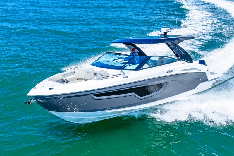Slide: The Image of Cruisers 34 GLS Outboard 2027 - 20