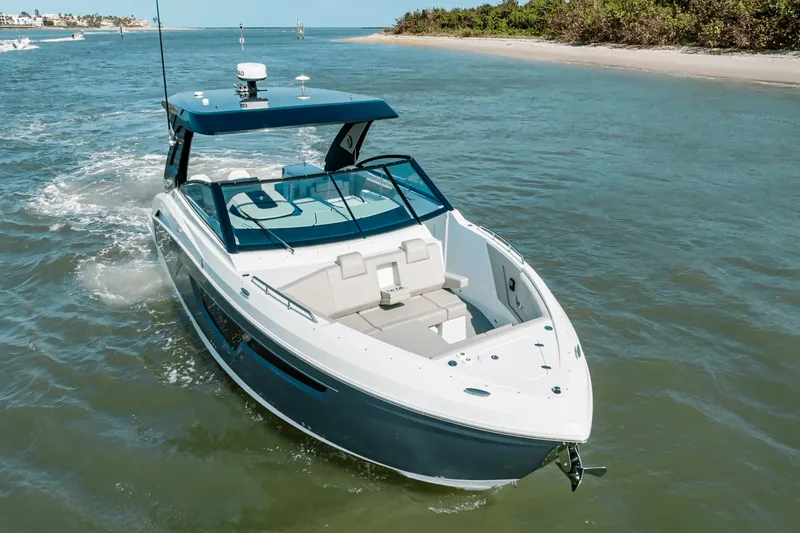 Slide: The Image of Cruisers 34 GLS Outboard 2027 - 38