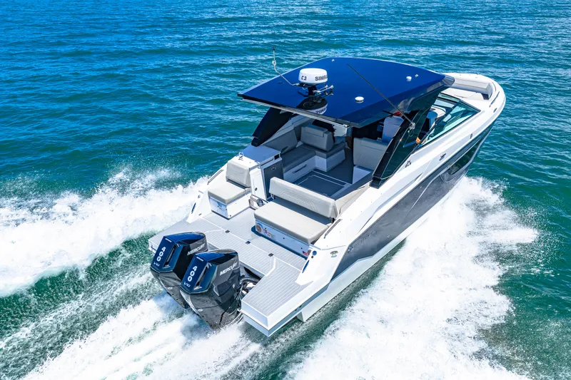 Slide: The Image of Cruisers 34 GLS Outboard 2027 - 17