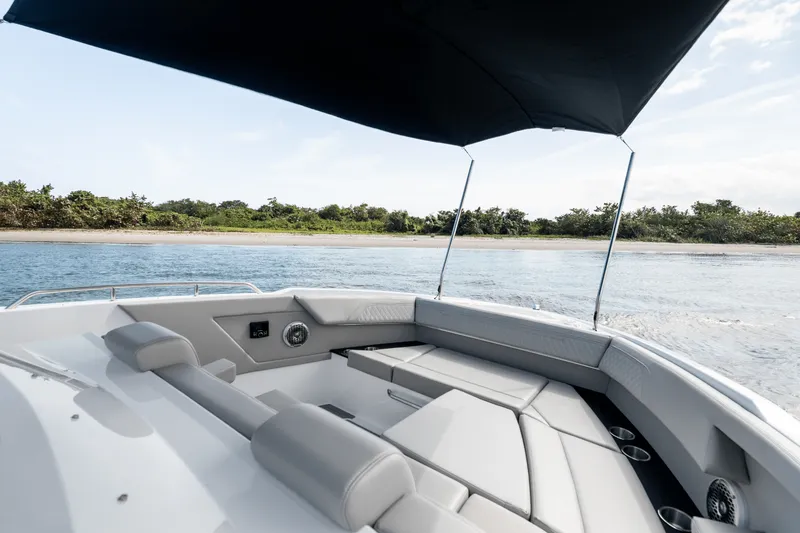 Slide: The Image of Cruisers 34 GLS Outboard 2027 - 18