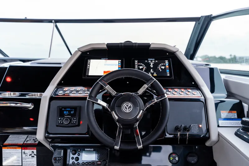 Slide: The Image of Cruisers 34 GLS Outboard 2027 - 133