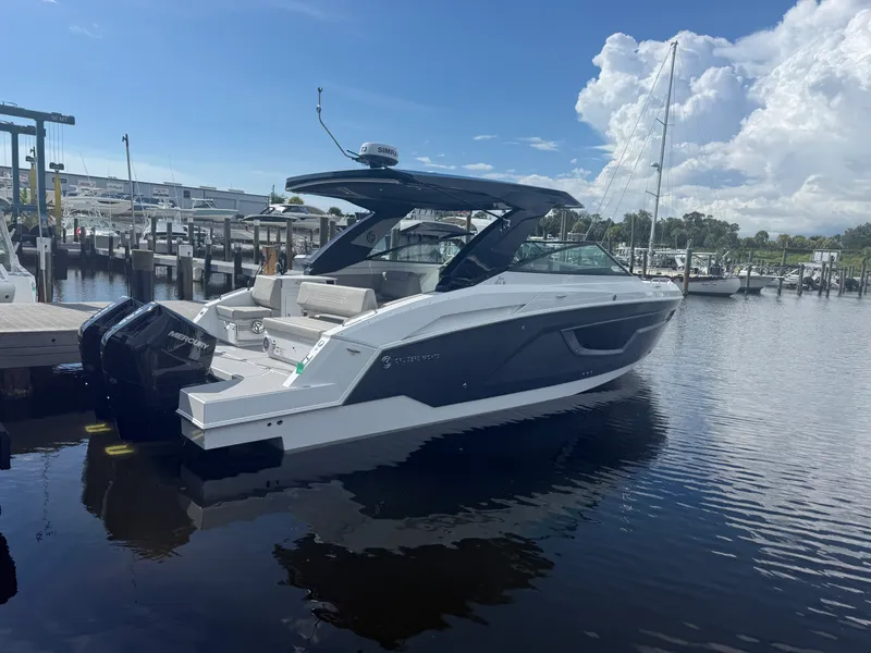 The Image of Cruisers 34 GLS Outboard 2027 - 0