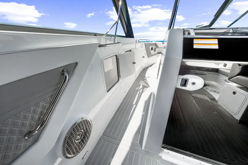 Slide: The Image of Cruisers 34 GLS Outboard 2027 - 41