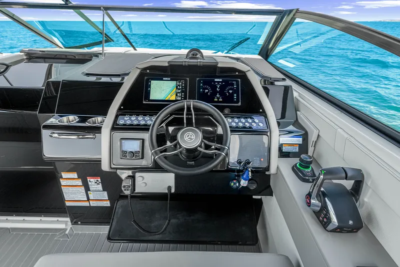 Slide: The Image of Cruisers 34 GLS Outboard 2027 - 32