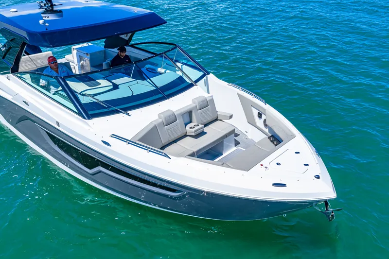 Slide: The Image of Cruisers 34 GLS Outboard 2027 - 4