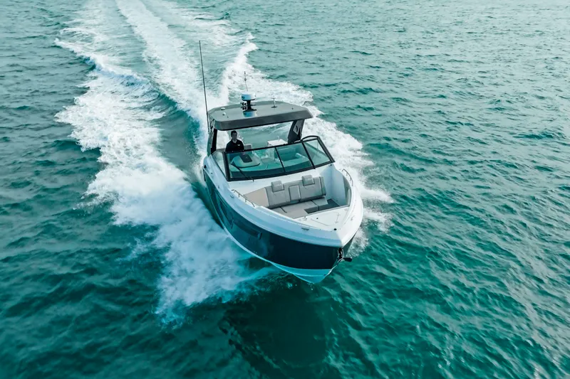 Slide: The Image of Cruisers 34 GLS Outboard 2027 - 43