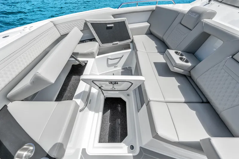 Slide: The Image of Cruisers 34 GLS Outboard 2027 - 38