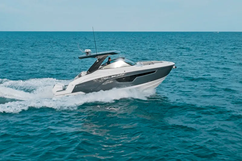 Slide: The Image of Cruisers 34 GLS Outboard 2027 - 49