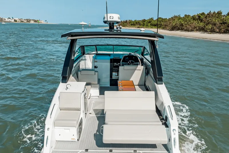 Slide: The Image of Cruisers 34 GLS Outboard 2027 - 42