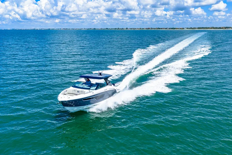 Slide: The Image of Cruisers 34 GLS Outboard 2027 - 6