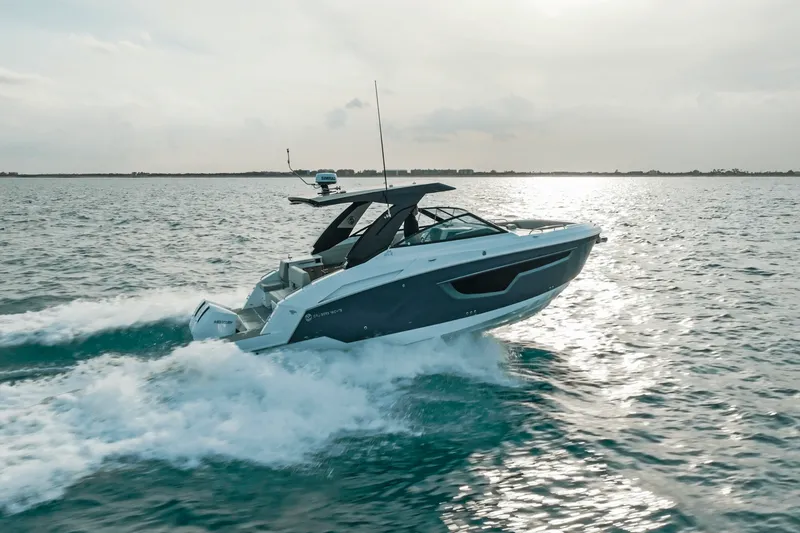 Slide: The Image of Cruisers 34 GLS Outboard 2027 - 46