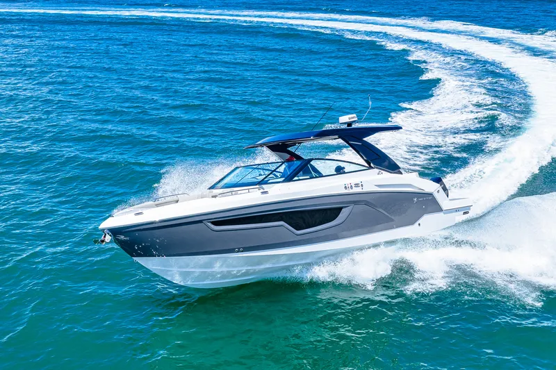 Slide: The Image of Cruisers 34 GLS Outboard 2027 - 13