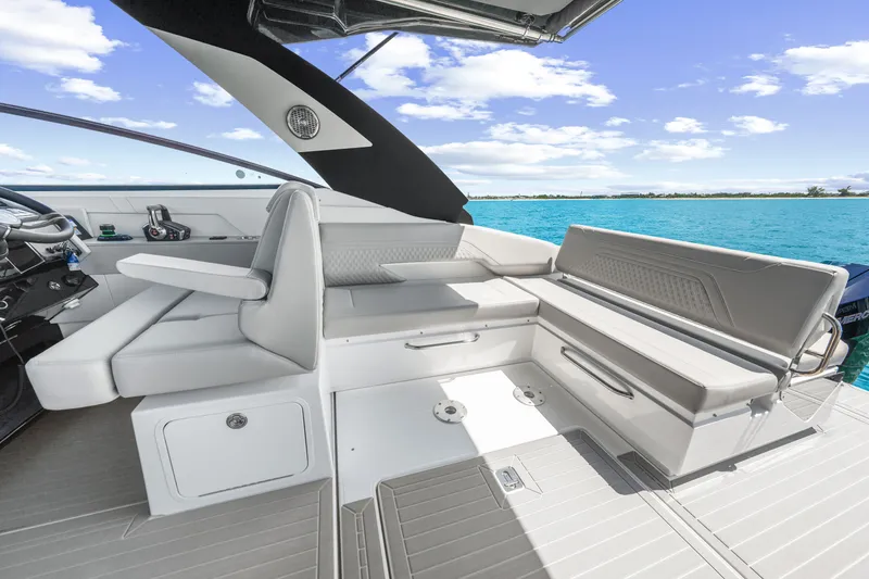 Slide: The Image of Cruisers 34 GLS Outboard 2027 - 30
