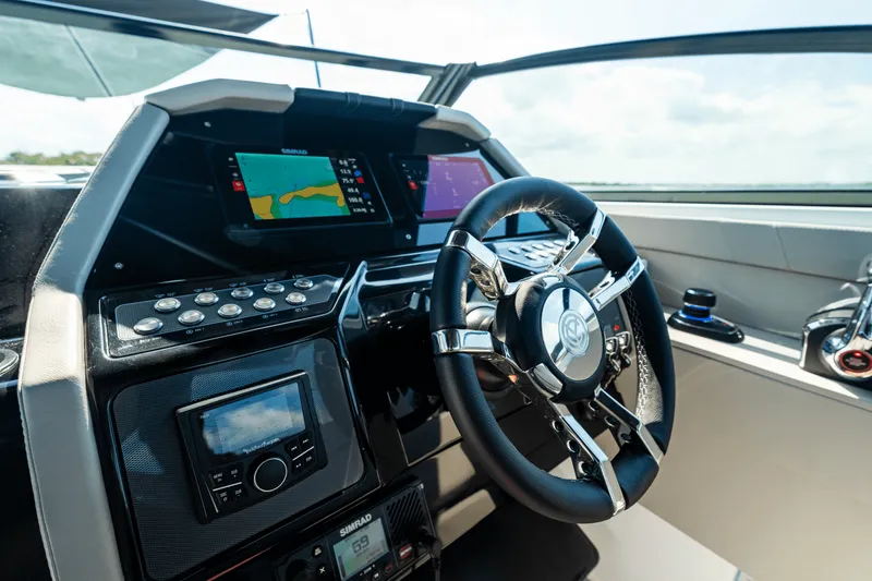 Slide: The Image of Cruisers 34 GLS Outboard 2027 - 151