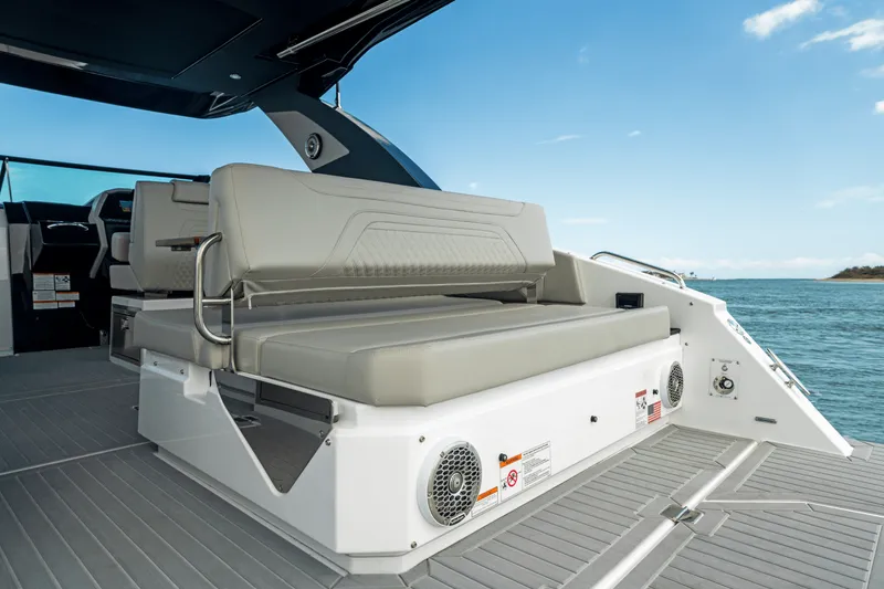 Slide: The Image of Cruisers 34 GLS Outboard 2027 - 73