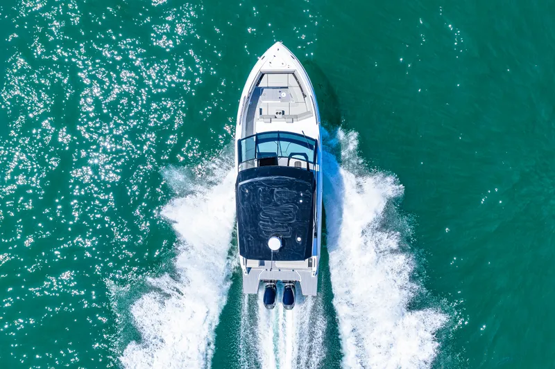 Slide: The Image of Cruisers 34 GLS Outboard 2027 - 11