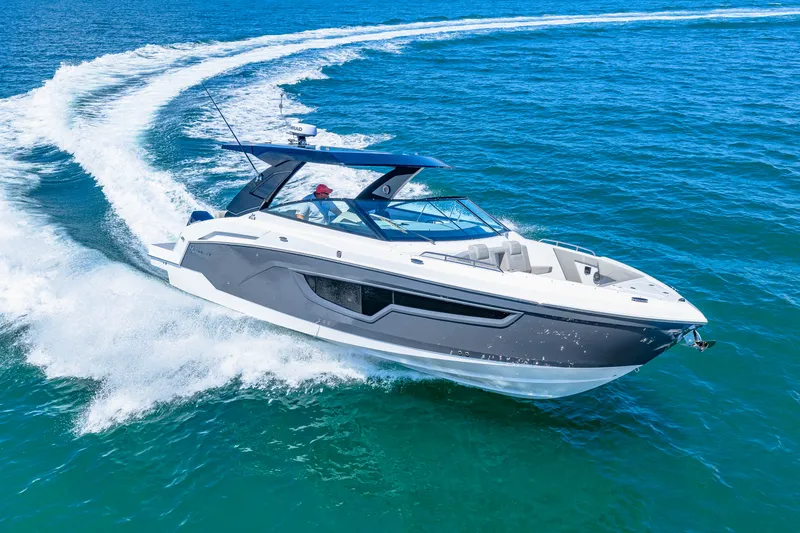 Slide: The Image of Cruisers 34 GLS Outboard 2027 - 16