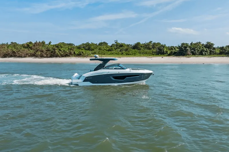 Slide: The Image of Cruisers 34 GLS Outboard 2027 - 33