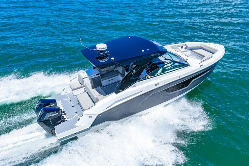 Slide: The Image of Cruisers 34 GLS Outboard 2027 - 18