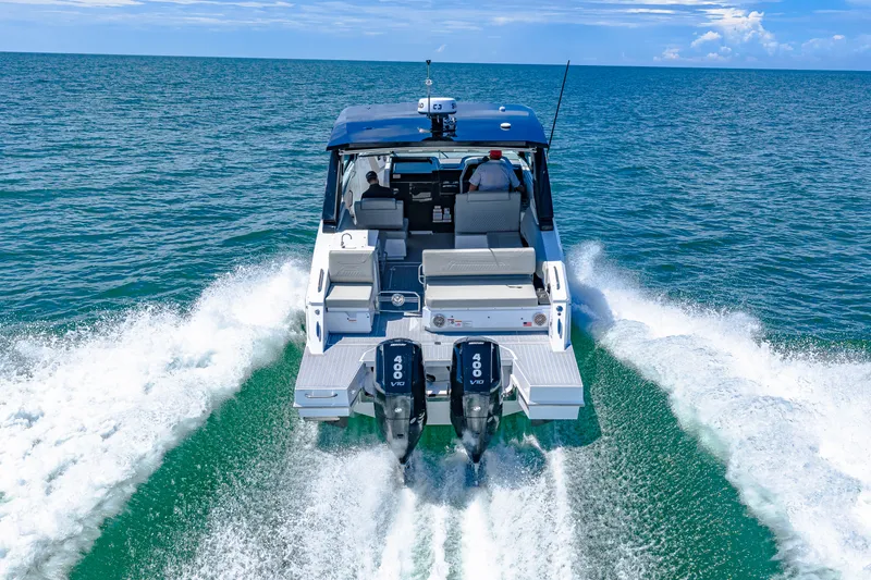 Slide: The Image of Cruisers 34 GLS Outboard 2027 - 10