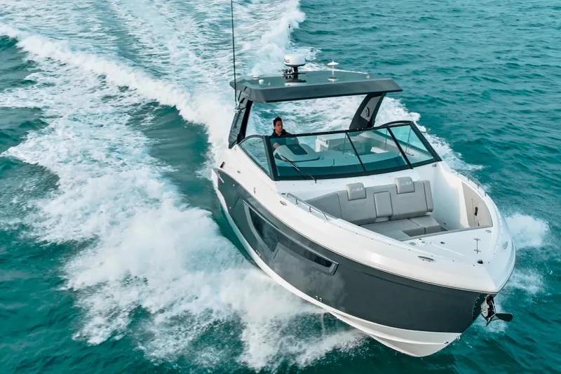 Slide: The Image of Cruisers 34 GLS Outboard 2027 - 51