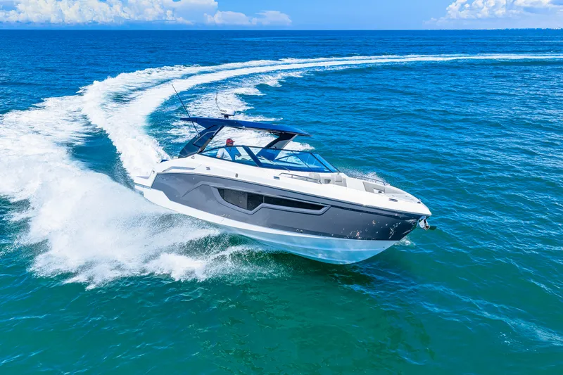 Slide: The Image of Cruisers 34 GLS Outboard 2027 - 14