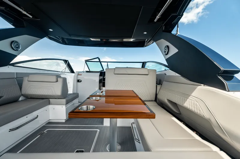 Slide: The Image of Cruisers 34 GLS Outboard 2027 - 141