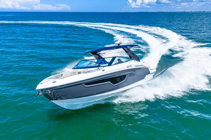 Slide: The Image of Cruisers 34 GLS Outboard 2027 - 19