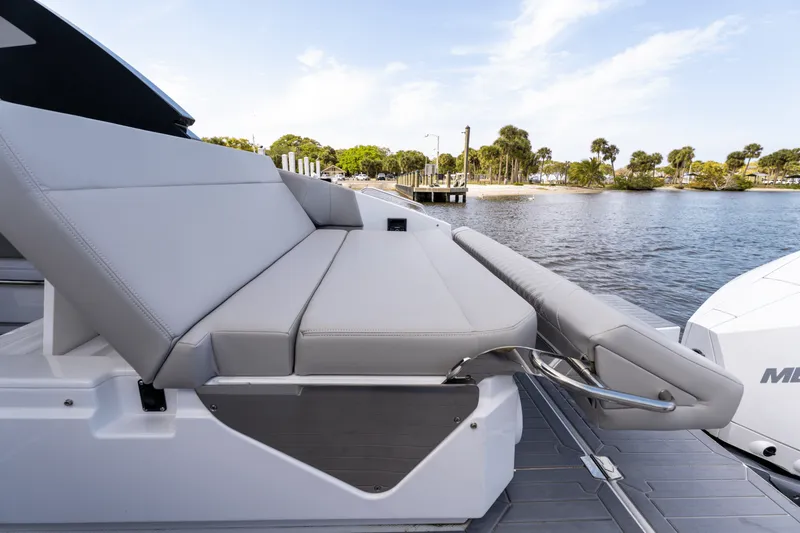 Slide: The Image of Cruisers 34 GLS Outboard 2027 - 13