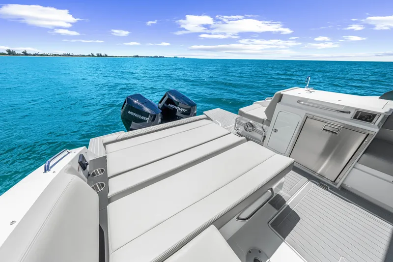 Slide: The Image of Cruisers 34 GLS Outboard 2027 - 25