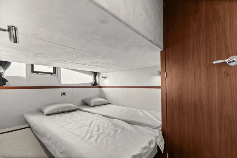 Slide: The Image of Galeon 385 HTS 2018 - 20