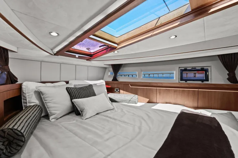 Slide: The Image of Galeon 385 HTS 2018 - 26