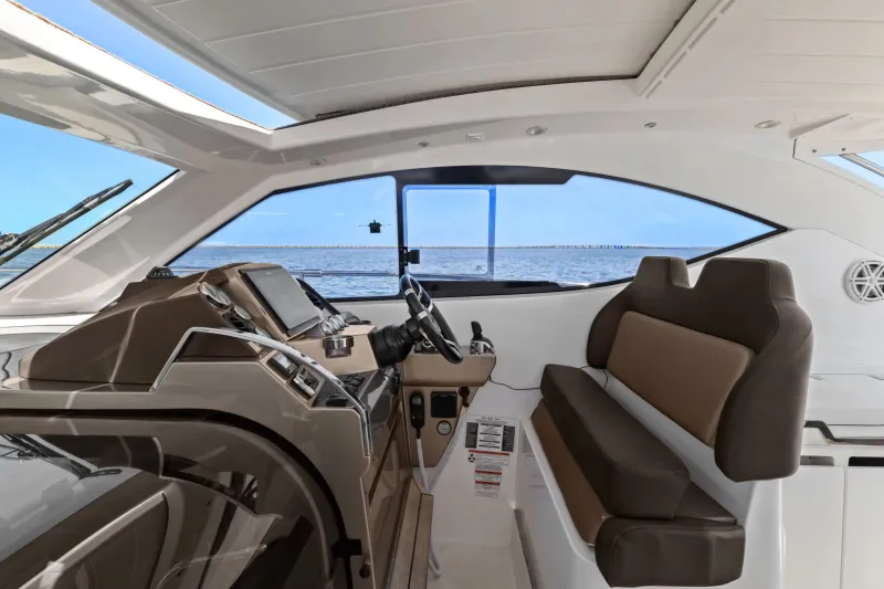Slide: The Image of Galeon 385 HTS 2018 - 4