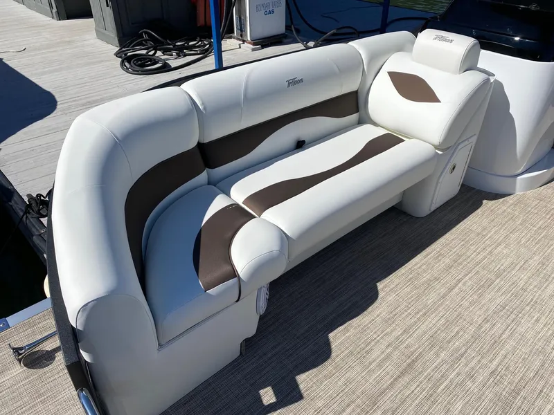 Slide: The Image of 2024 JC NEPTOON SPORT 21TT boat with white and brown cushioned seating. - 4