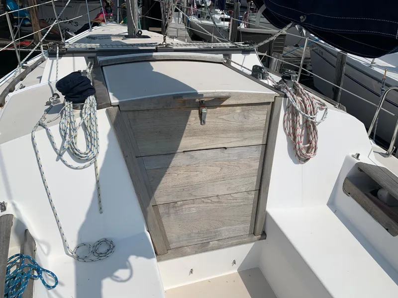 Slide: The Image of 1987 Catalina 30 Tall-Rig sailboat cockpit with wooden hatch and ropes. - 22