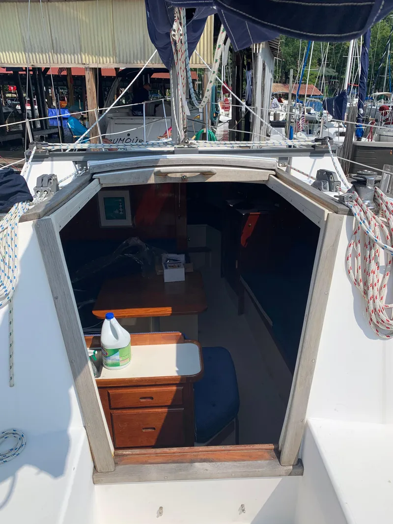 Slide: The Image of Interior view of 1987 Catalina 30 Tall-Rig sailboat at dock. - 31