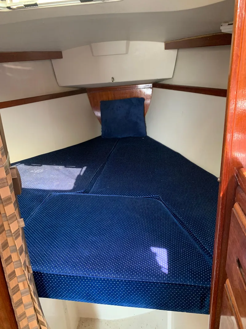 Slide: The Image of Catalina 30 Tall-Rig 1987 - 52