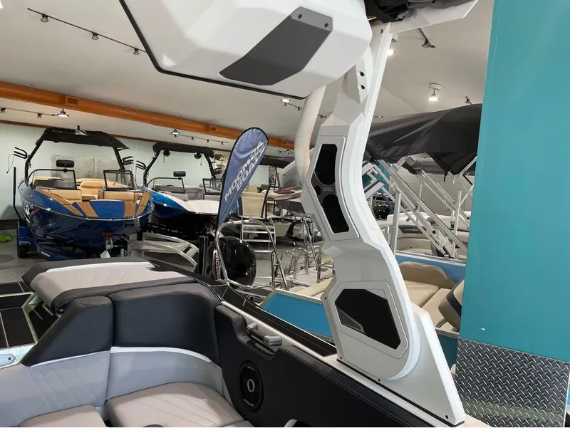 Slide: The Image of Supra SA400 2024 - 6