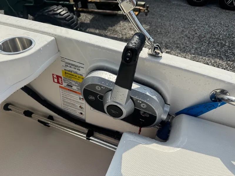 Slide: The Image of Boston Whaler 130 Super Sport 2027 - 7