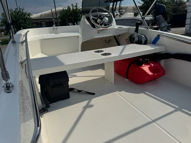 Slide: The Image of Boston Whaler 130 Super Sport 2027 - 12