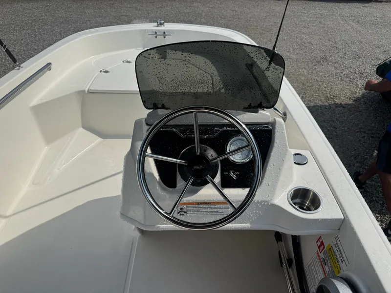Slide: The Image of Boston Whaler 130 Super Sport 2027 - 6