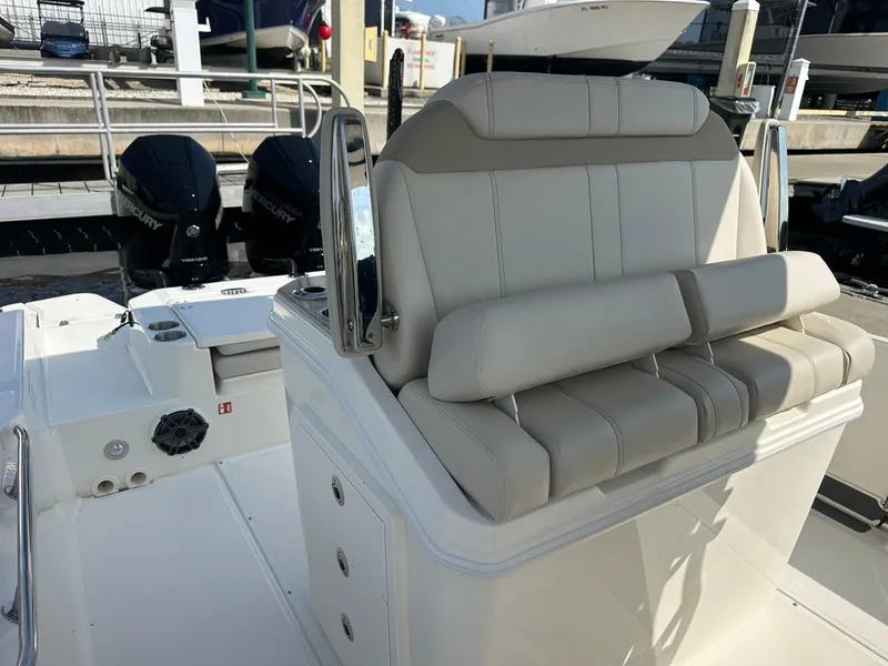 Slide: The Image of Boston Whaler 280 Dauntless 2027 - 13