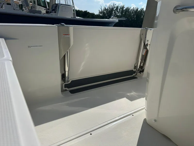 Slide: The Image of Boston Whaler 280 Dauntless 2027 - 16
