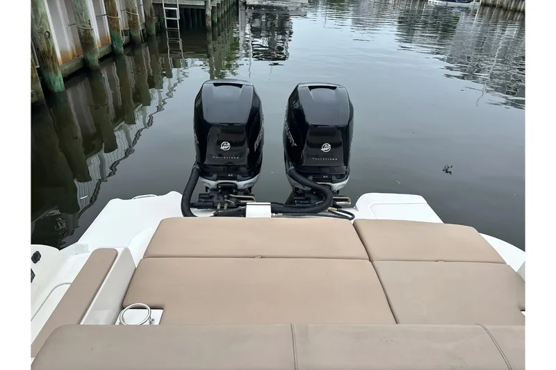 Slide: The Image of Sea Ray SDX 290 Outboard 2017 - 9