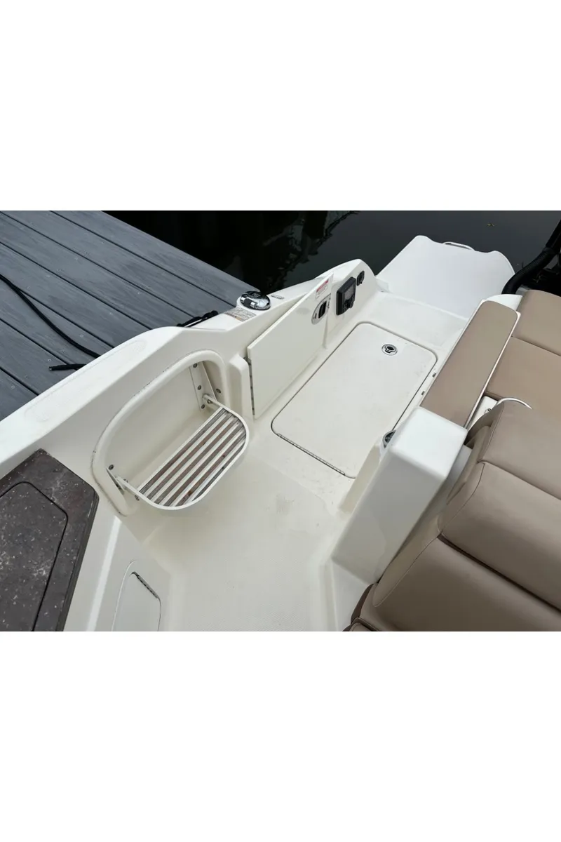 Slide: The Image of Sea Ray SDX 290 Outboard 2017 - 14