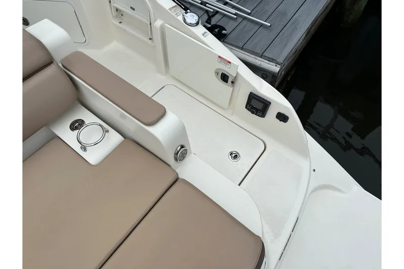 Slide: The Image of Sea Ray SDX 290 Outboard 2017 - 17