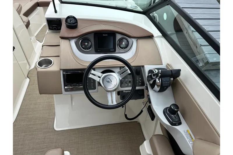 Slide: The Image of Sea Ray SDX 290 Outboard 2017 - 30