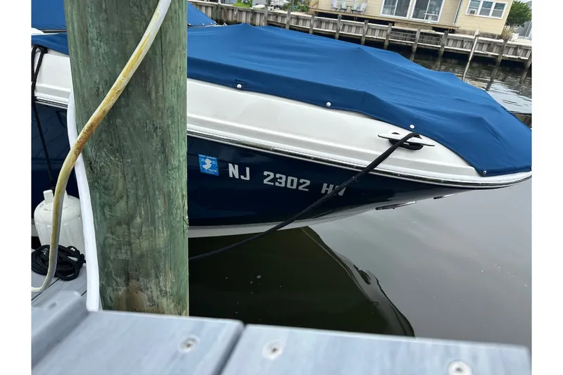 Slide: The Image of Sea Ray SDX 290 Outboard 2017 - 68